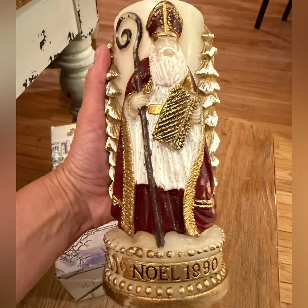 VTG 1990 European Holiday Candle with Santa Design